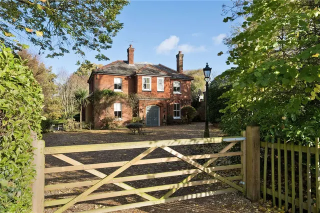 Lower Village Road, Ascot, Berkshire, SL5 7AU, photo 1