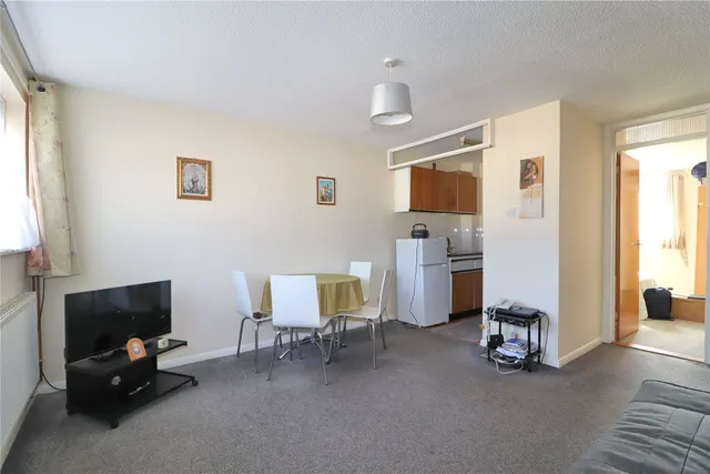 Walton Road, Woking, GU21, photo 2