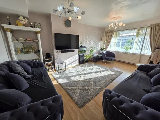 Ashdale Drive, Heald Green, photo 2
