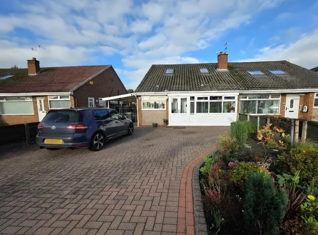 Ashdale Drive, Heald Green, photo 1