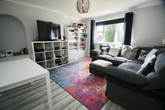 Photo 3 — Drumvale Drive, Moodiesburn, G69 0DR
