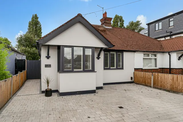 Feltham Hill Road, Ashford, photo 3