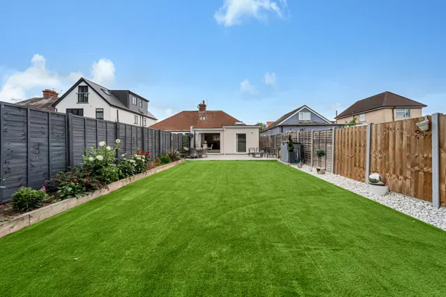 Feltham Hill Road, Ashford, photo 2