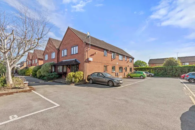 1 bedroom flat, Hazlemere Road, Penn, HP10