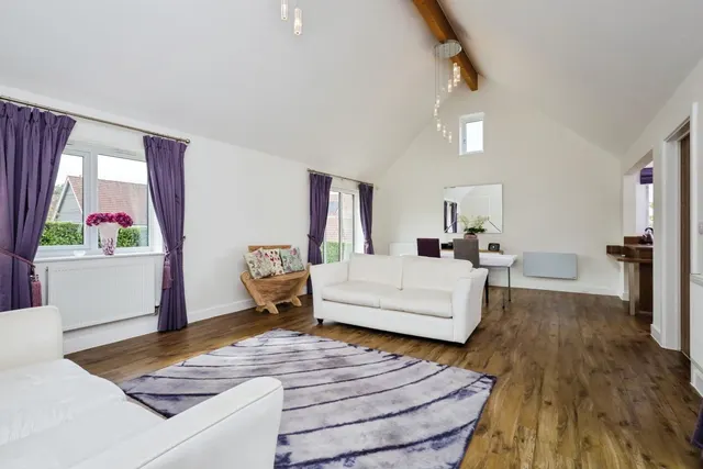 Totease Mews, Buxted, TN22, photo 3