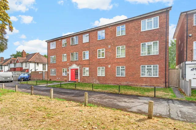 Bucklers Way, Carshalton, SM5 2DZ, photo 1