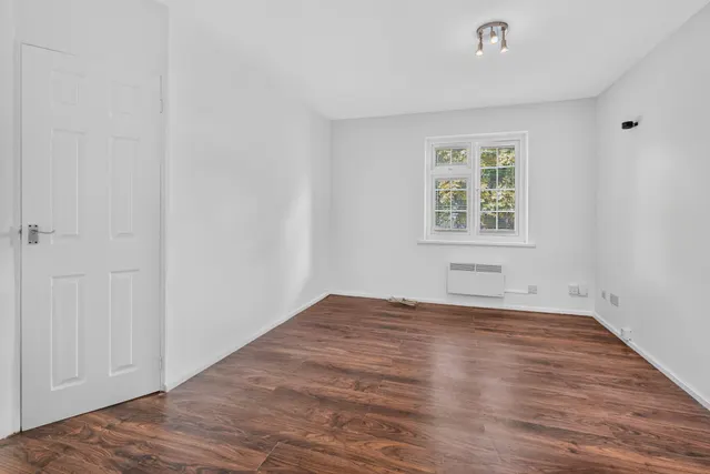 Photo 3 — Bucklers Way, Carshalton, SM5 2DZ
