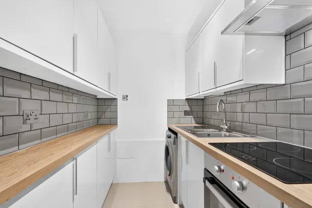 Photo 2 — Bucklers Way, Carshalton, SM5 2DZ