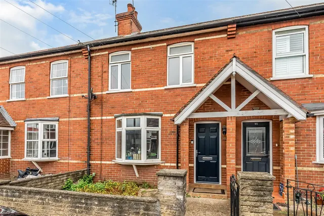 Kingslea, Leatherhead, KT22, photo 1