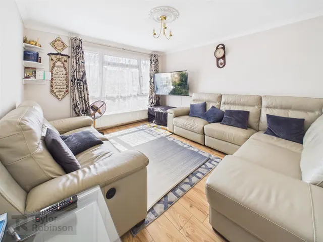 Cowfold Close, Bewbush, RH11, photo 3