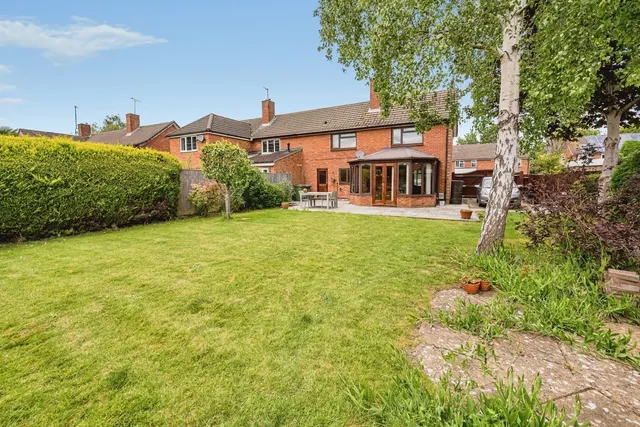 Photo 2 — Winterton Drive, AYLESBURY, Buckinghamshire, HP21