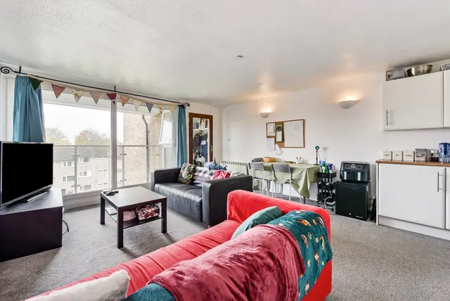 Photo 2 — Northlands Drive, Winchester