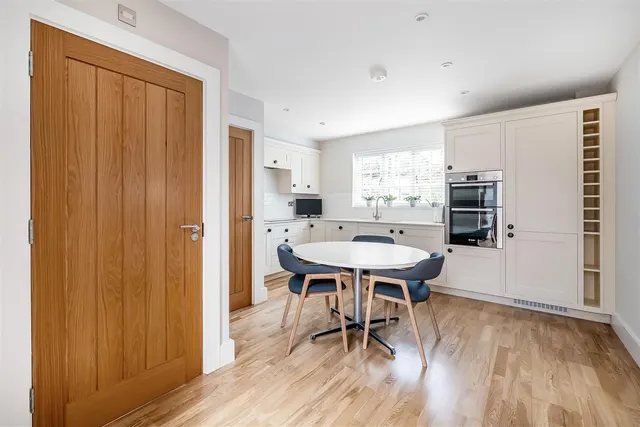 Horsham Road, Dorking, RH4, photo 2
