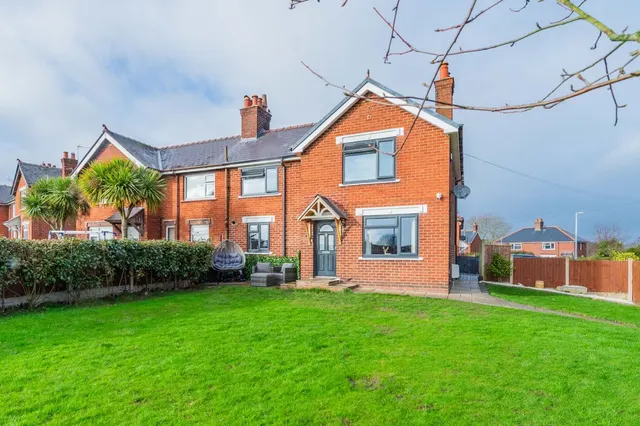 4 bedroom house, The Ridgeway, Marchwiel, LL13