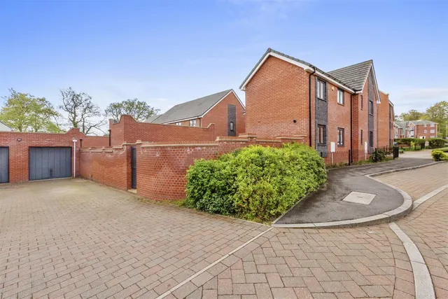 Doolittle Avenue, High Wycombe, HP11, photo 2