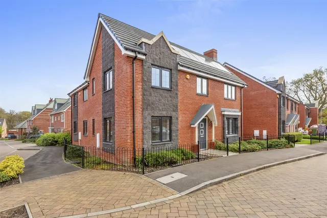 Doolittle Avenue, High Wycombe, HP11, photo 1