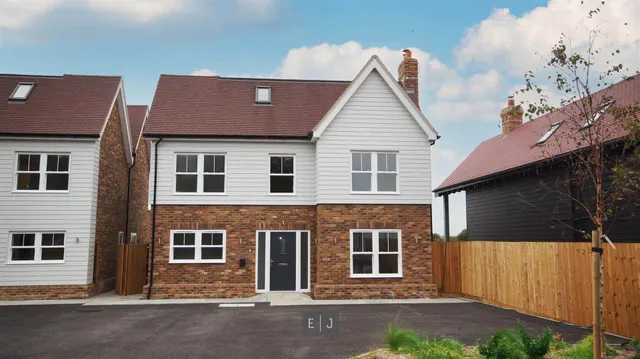 Grove Lane, Chigwell, photo 1