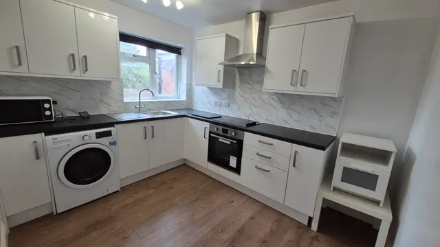 High Street South, Dunstable, LU6, photo 1