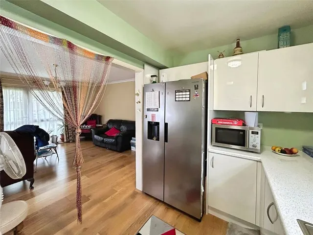 Photo 3 — Devonshire Road, Sutton, SM2
