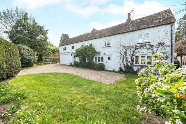 The Street, West Clandon, GU4, photo 1