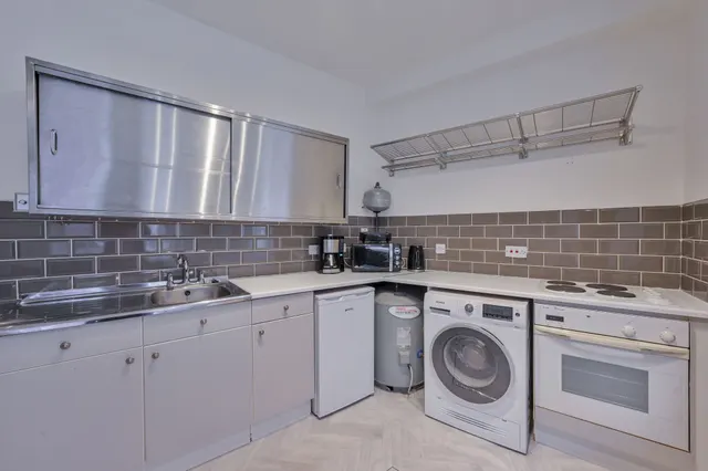 Photo 3 — Flat 20, 1 Ambrosden Avenue, London