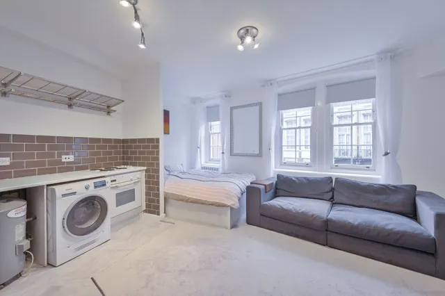 Flat 20, 1 Ambrosden Avenue, London, photo 1