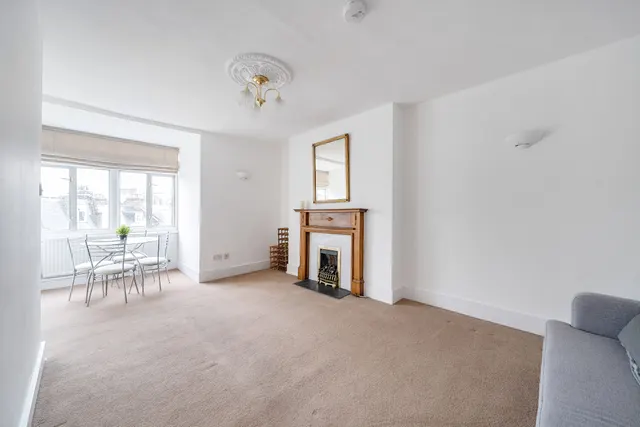 Photo 2 — Third Floor Flat, 183 Sutherland Avenue, London