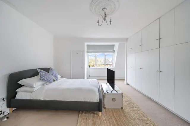 Photo 3 — Third Floor Flat, 183 Sutherland Avenue, London