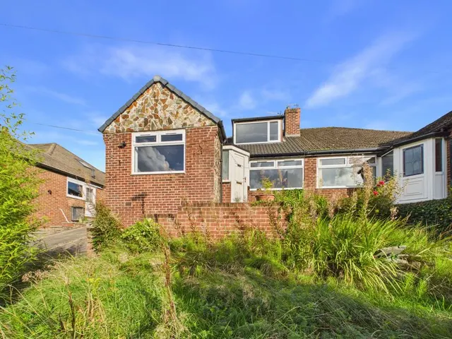 Queensway, Mossley, OL5, photo 1