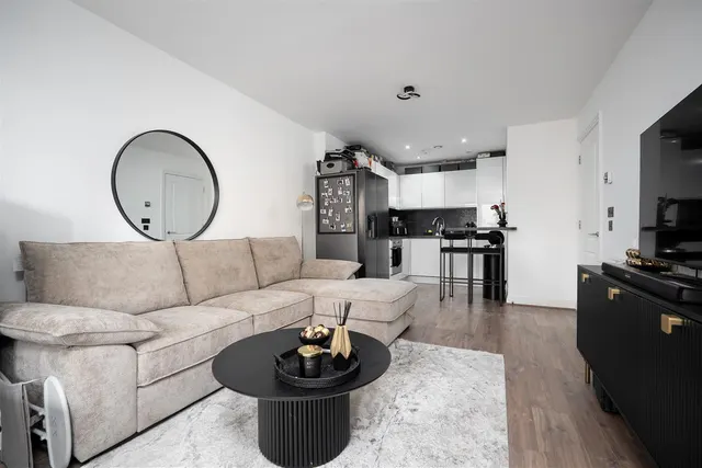 Bentinck Road, West Drayton, UB7, photo 3