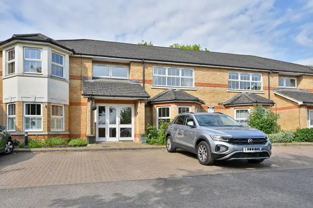 Watford, WD24, photo 1