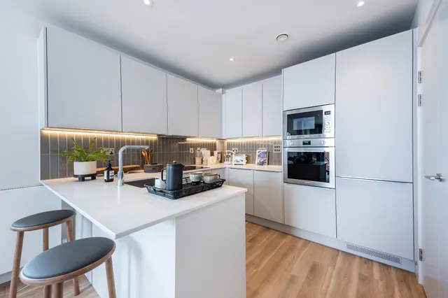Photo 2 — 1803B, Ten Degrees, 100B George Street, London