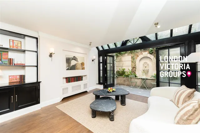 Trevor Place, London, photo 3