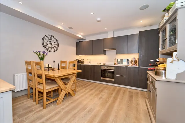 The Causeway, Teddington, TW11, photo 2