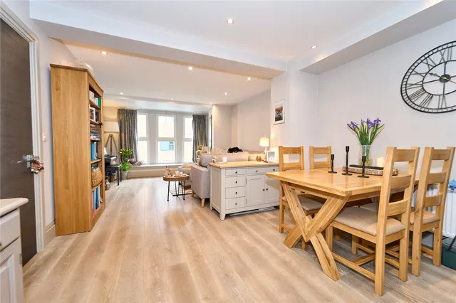 The Causeway, Teddington, TW11, photo 3
