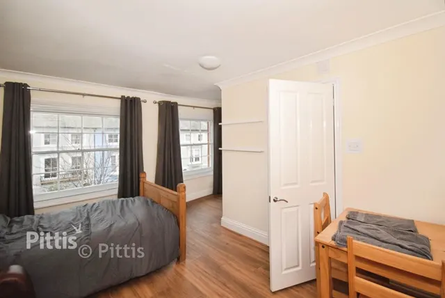 Carisbrooke Road, Newport, PO30, photo 1