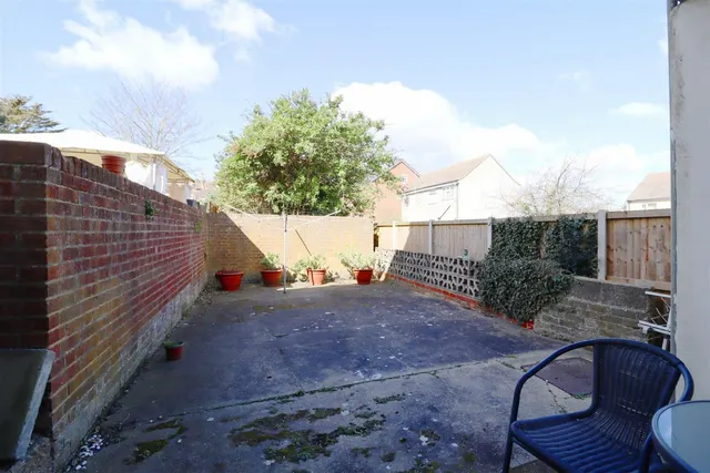 Napier Road, Gillingham, photo 1
