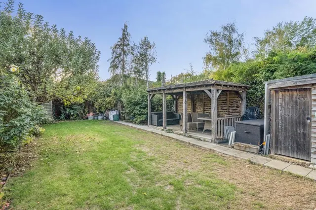 Bagshot Road, Knaphill, GU21, photo 2