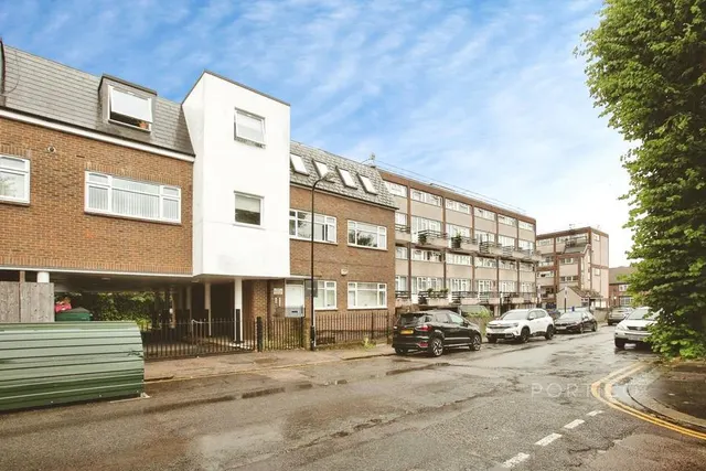 Raglan Road, London, E17, photo 2