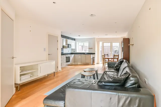 Photo 2 — 4 Laurel Mews, Harbour Road, London