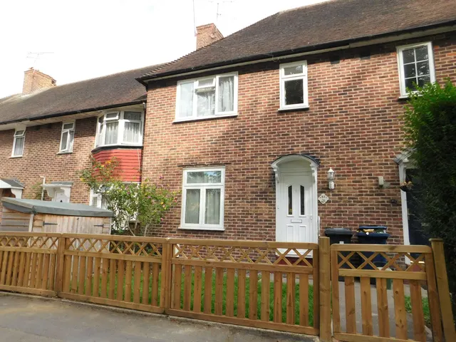 Cuckoo Avenue, Hanwell, London, W7 1BW, photo 1