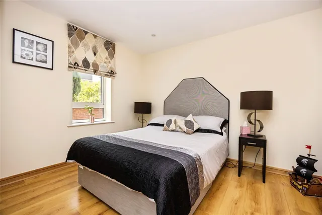 Martyr Road, Guildford, GU1, photo 3