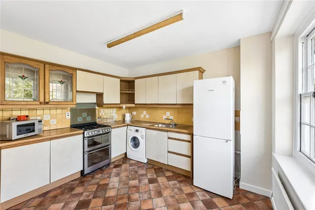 Photo 3 — Avenell Road, London, N5