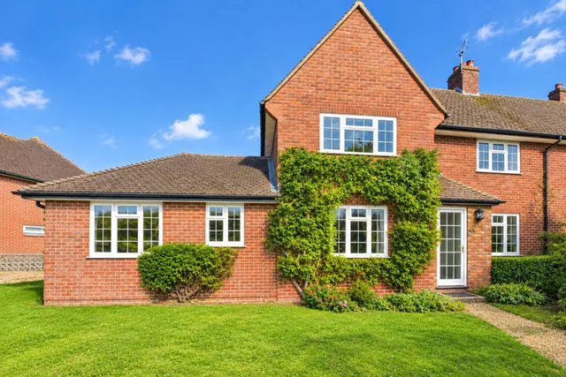 Englefield Road, Theale, RG7, photo 1
