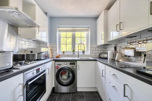 Regency Court, Aylesbury, HP21, photo 2