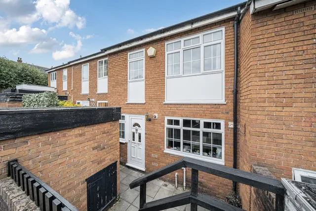 Webb Road, SE3, photo 1