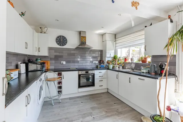 Silverwood Road, Kettering, NN15, photo 2