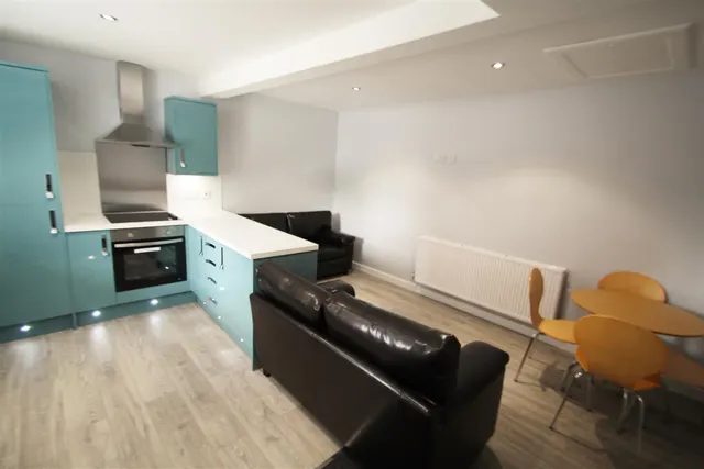 Royal Park Road, Hyde Park, LS6, photo 1