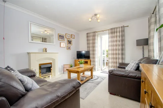 Photo 3 — Kenilworth Gardens, West End, Southampton, SO30 3HH