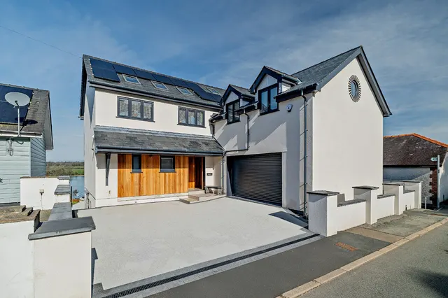 Photo 3 — Caernarfon Road, Y Felinheli, Gwynedd, LL56 4RZ